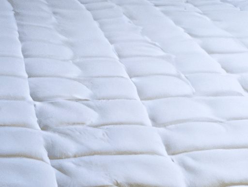 what is the difference between a mattress pad and protector