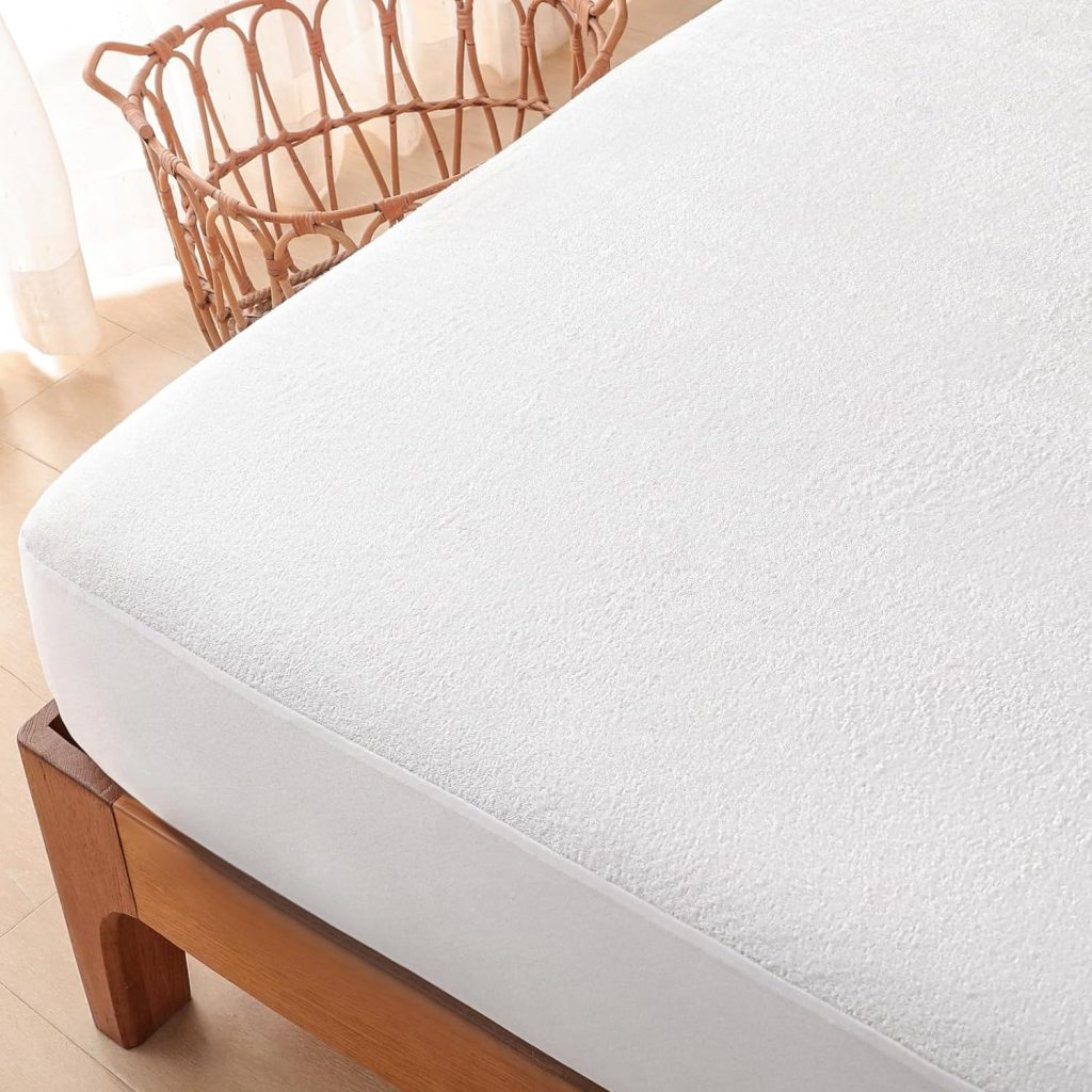 King Size Waterproof Mattress Protector Rayon from Bamboo Cooling Fitted Mattress Pad Cover with Deep Pocket Up to 18